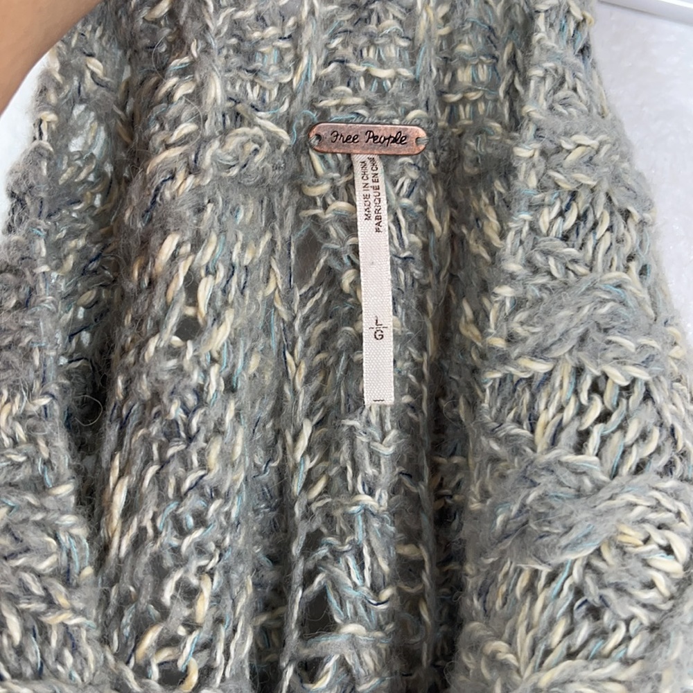 Free People Chunky Knit Hi-Lo Sweater Size Large - Picture 2 of 7